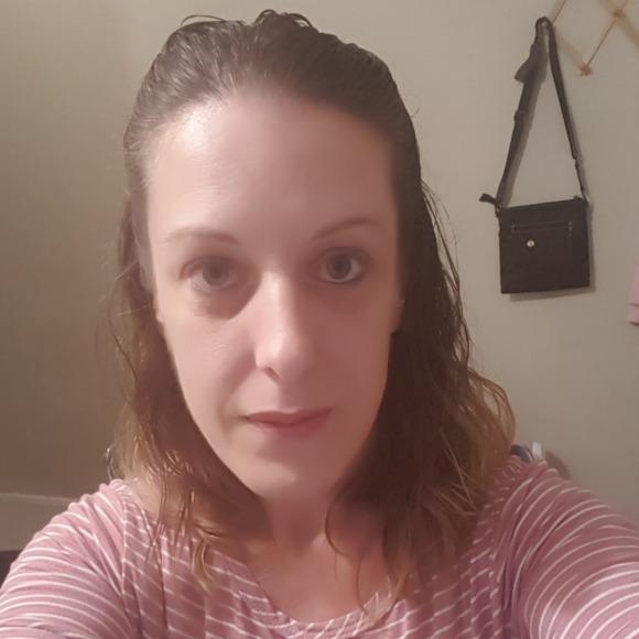 Meet your Posher, Nicole - Picture 2 of 2